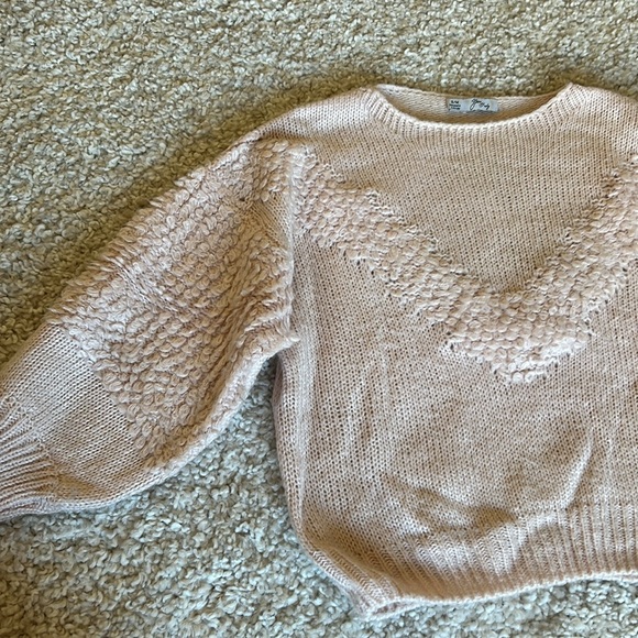Soft pink winter pull over with intricate knitted detail. - Picture 4 of 7